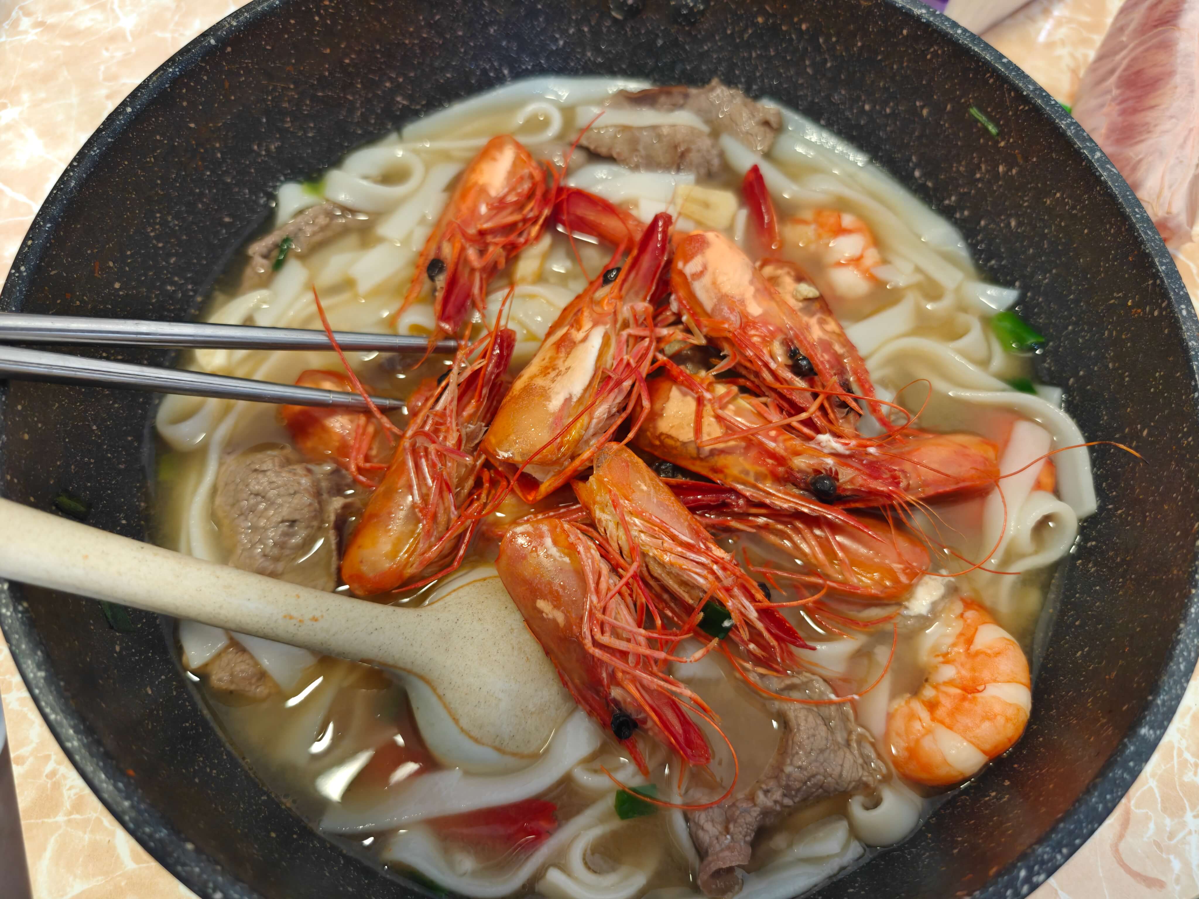 Featured image of post 鲜虾吊龙河粉